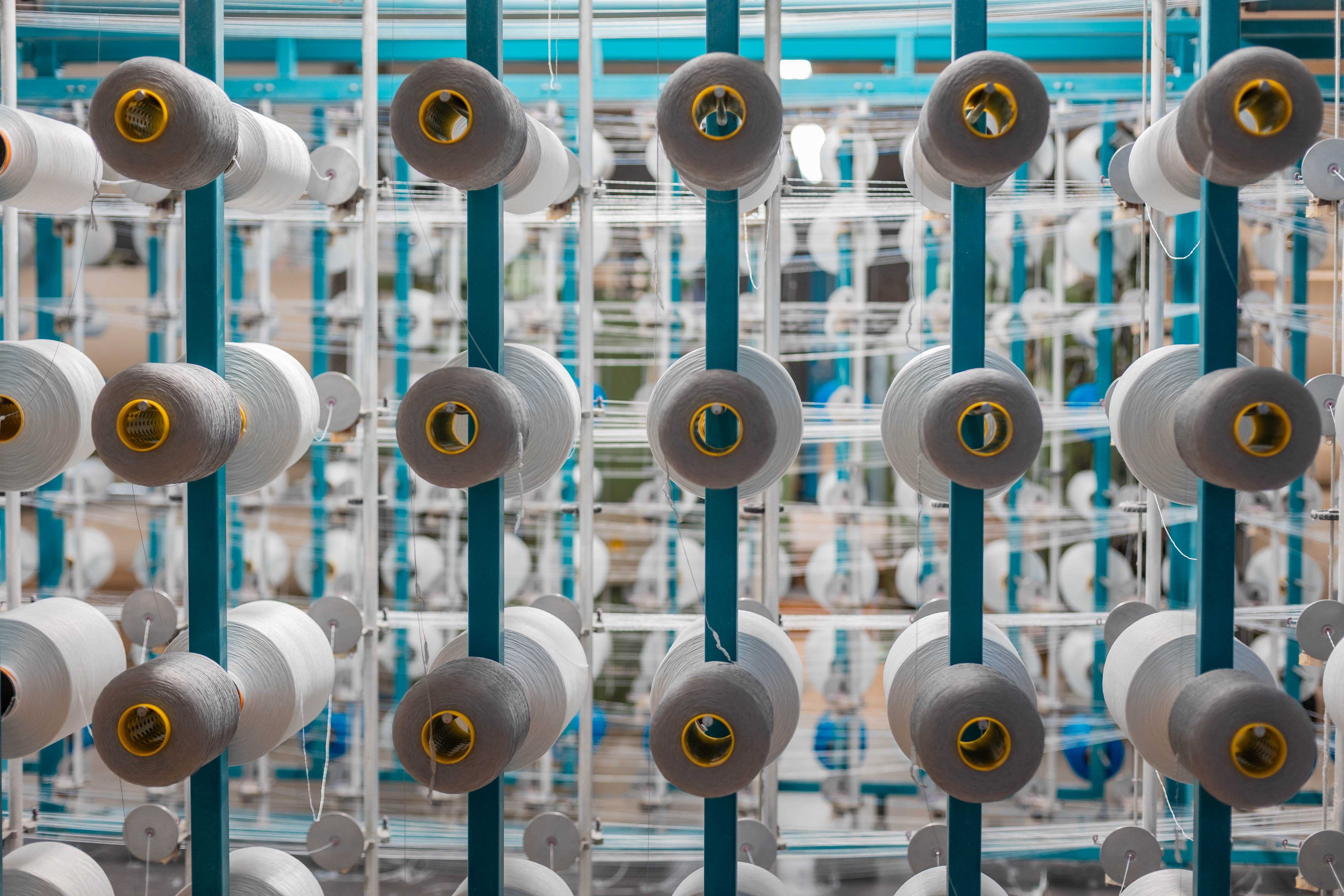Yarn creel system for pile cloth media filtration production at R+F FilterElements GmbH