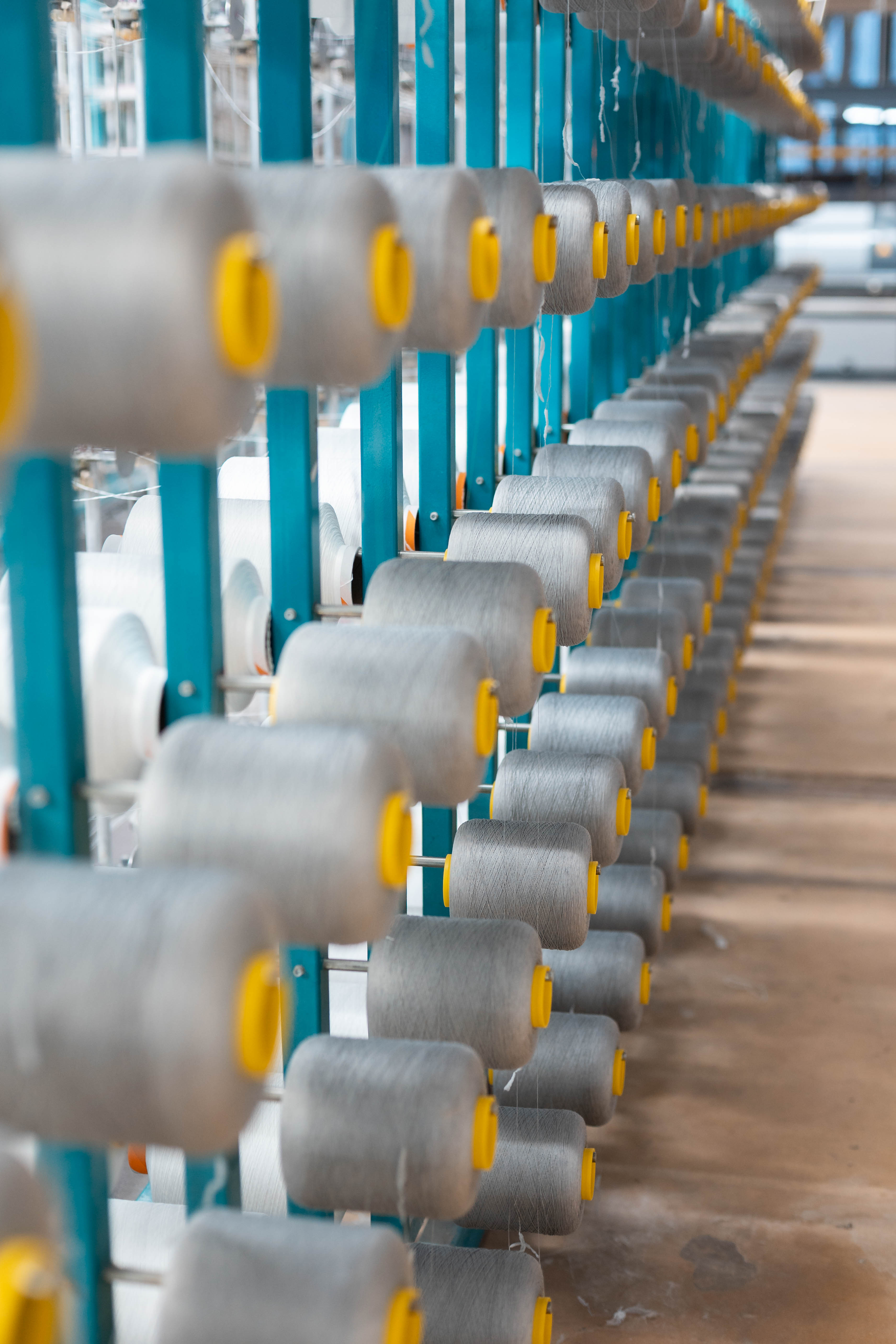 Textile machinery thread guide in pile filter cloth manufacturing by R+F FilterElements GmbH